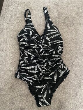 La Vie En Rose Black and White Leaf-Print One-Piece Swimsuit